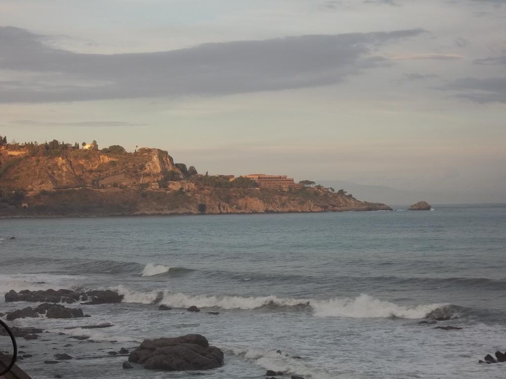 Mare E Monti Villa Giardini-Naxos Habitación foto