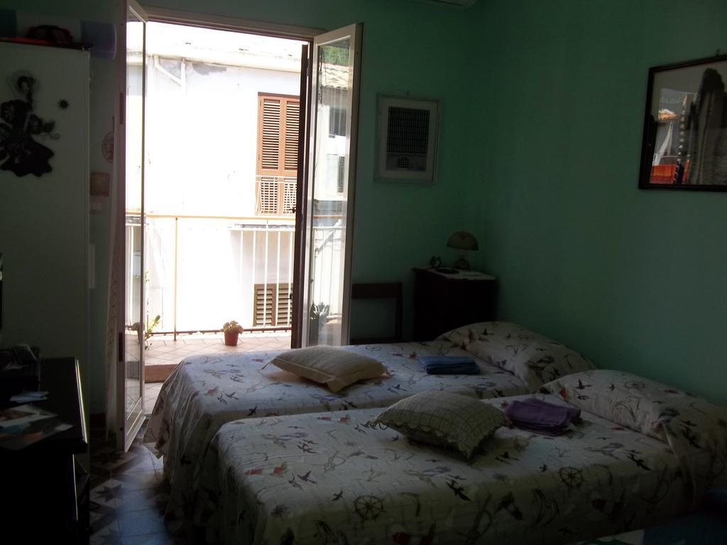 Villa Mare E Monti Giardini-Naxos Habitación foto