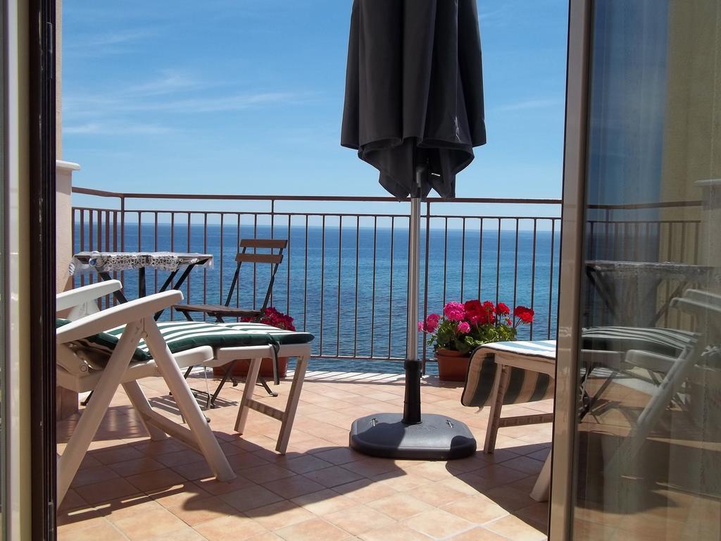 Villa Mare E Monti Giardini-Naxos Habitación foto